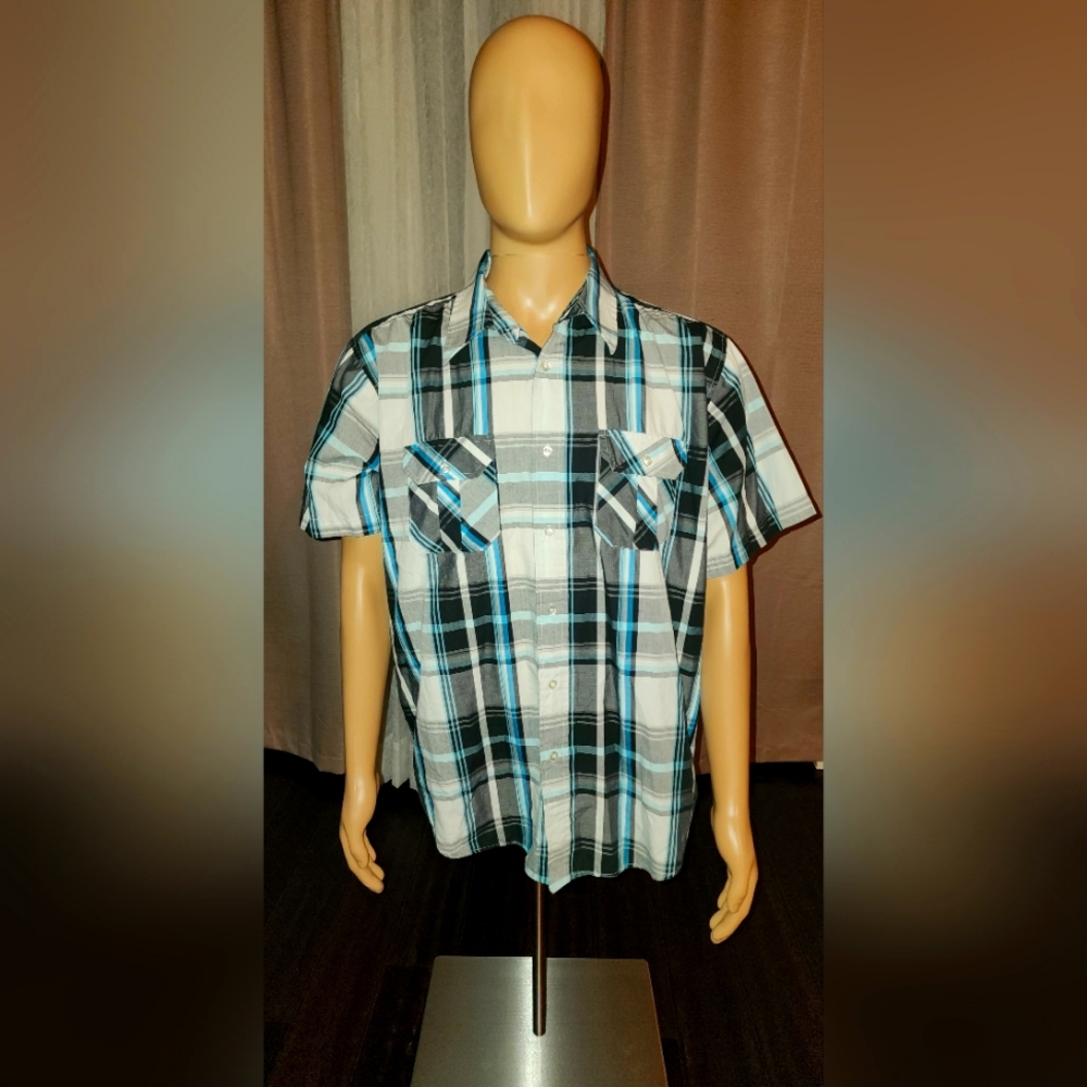 Airwalk Men’s Blue and Black Plaid Short Sleeve Button Down Shirt